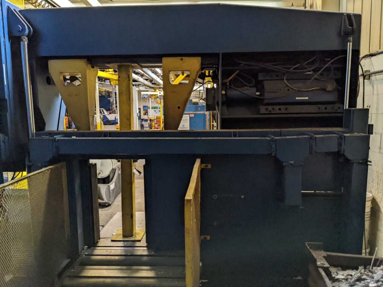 H-26 INDUSTRIAL BANDSAW - METAL SAWS