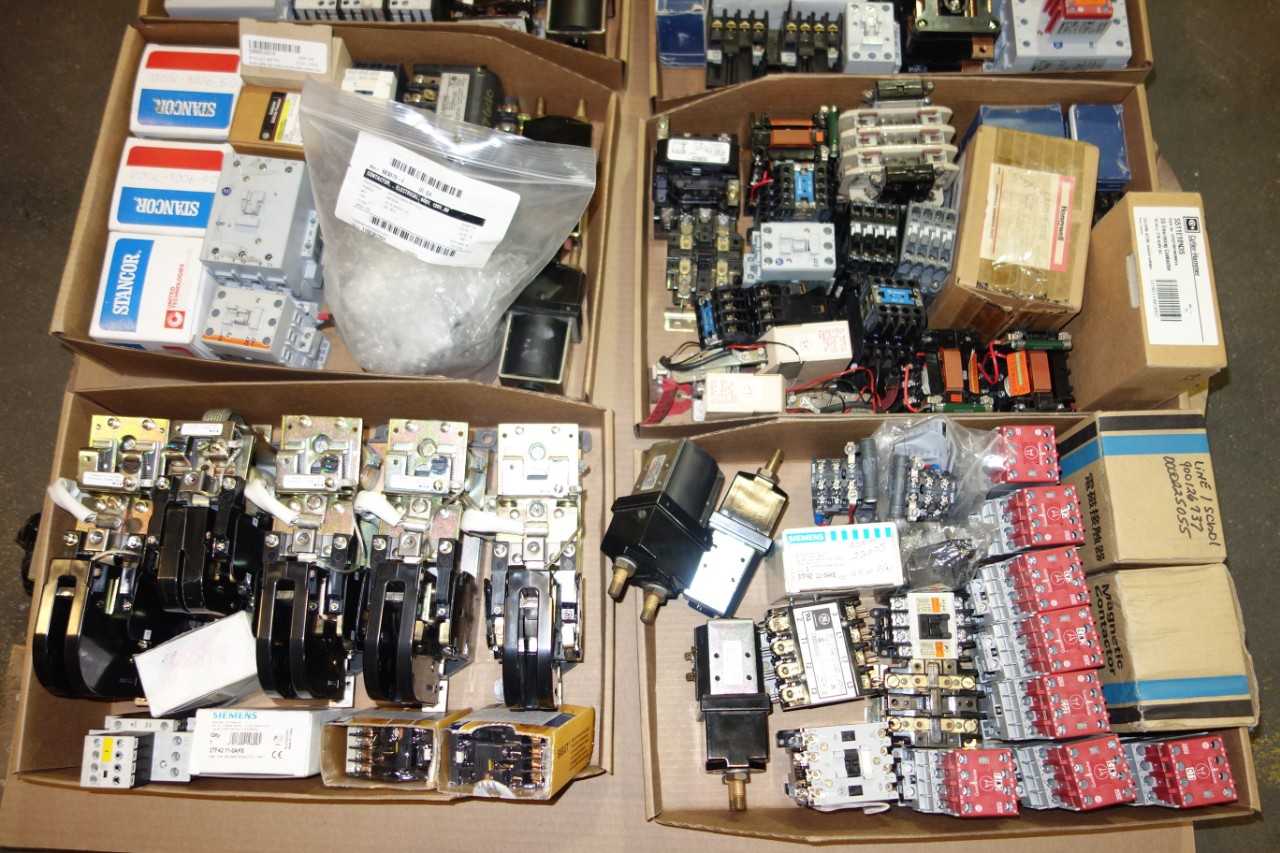 1 PALLET OF ASSORTED CONTRACTORS AND ACCESSORIES - ELECTRICAL COMPONENTS