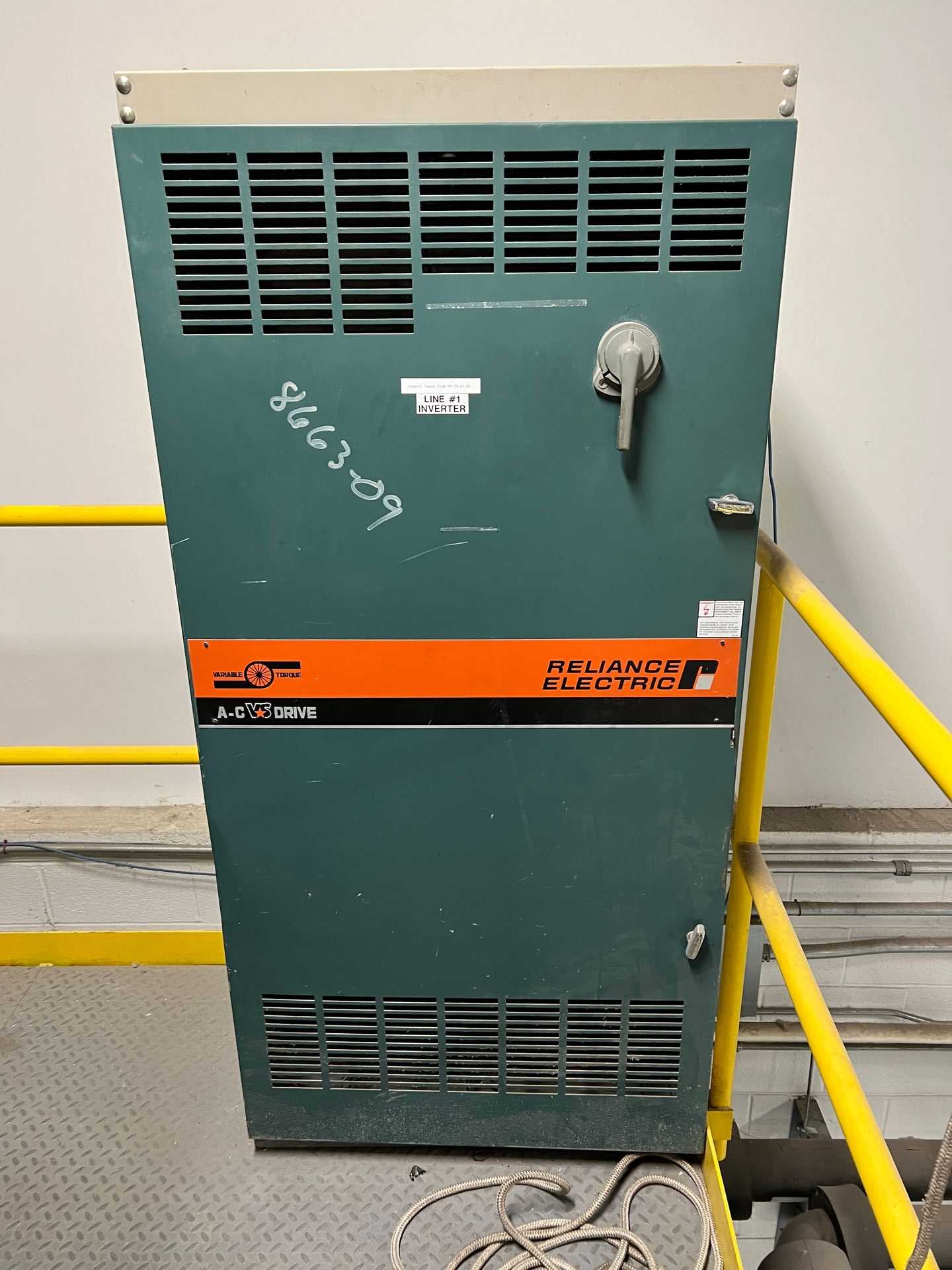 FUJI FRN060AR1L-4U 60HP 480V VFD - MOTOR DRIVES FUJI FRN060AR1L-4U 60HP 480V VFD - MOTOR DRIVES