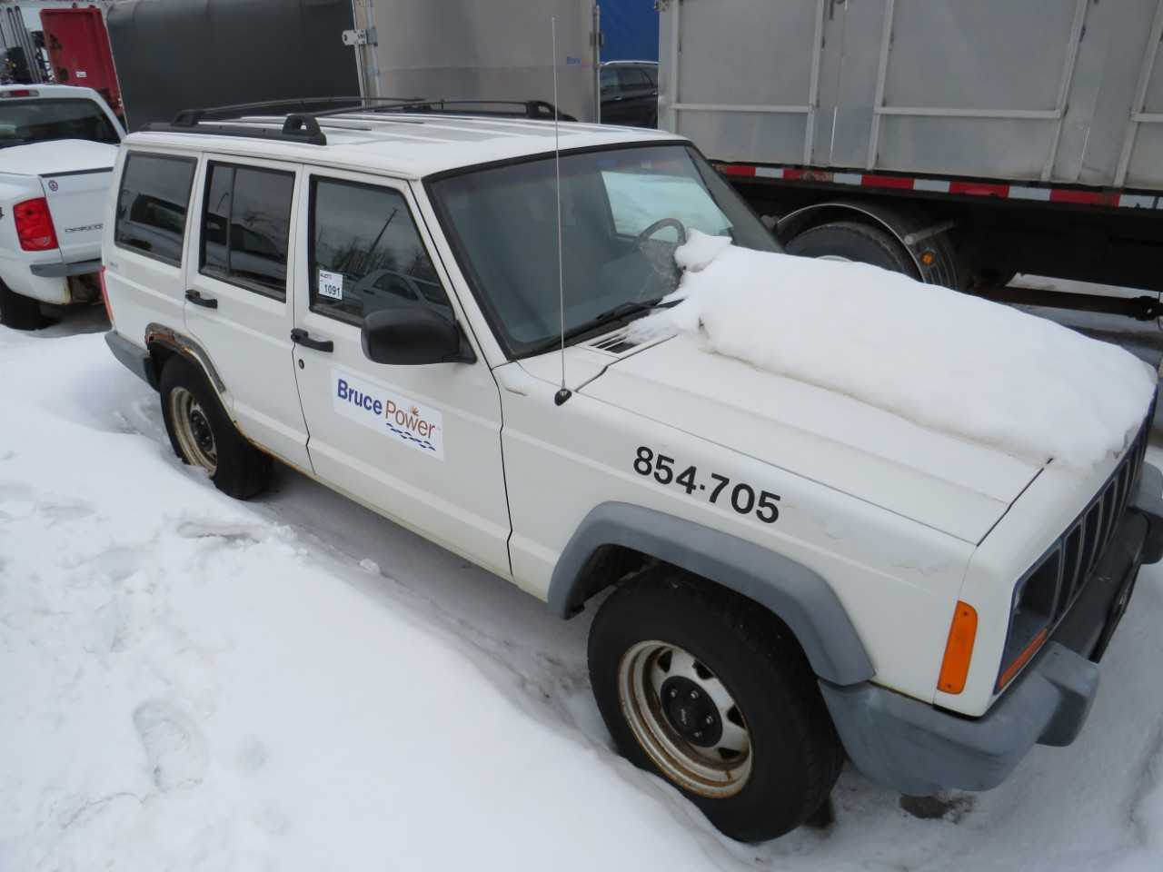 1999 JEEP CHEROKEE 4-DOOR - BUSES