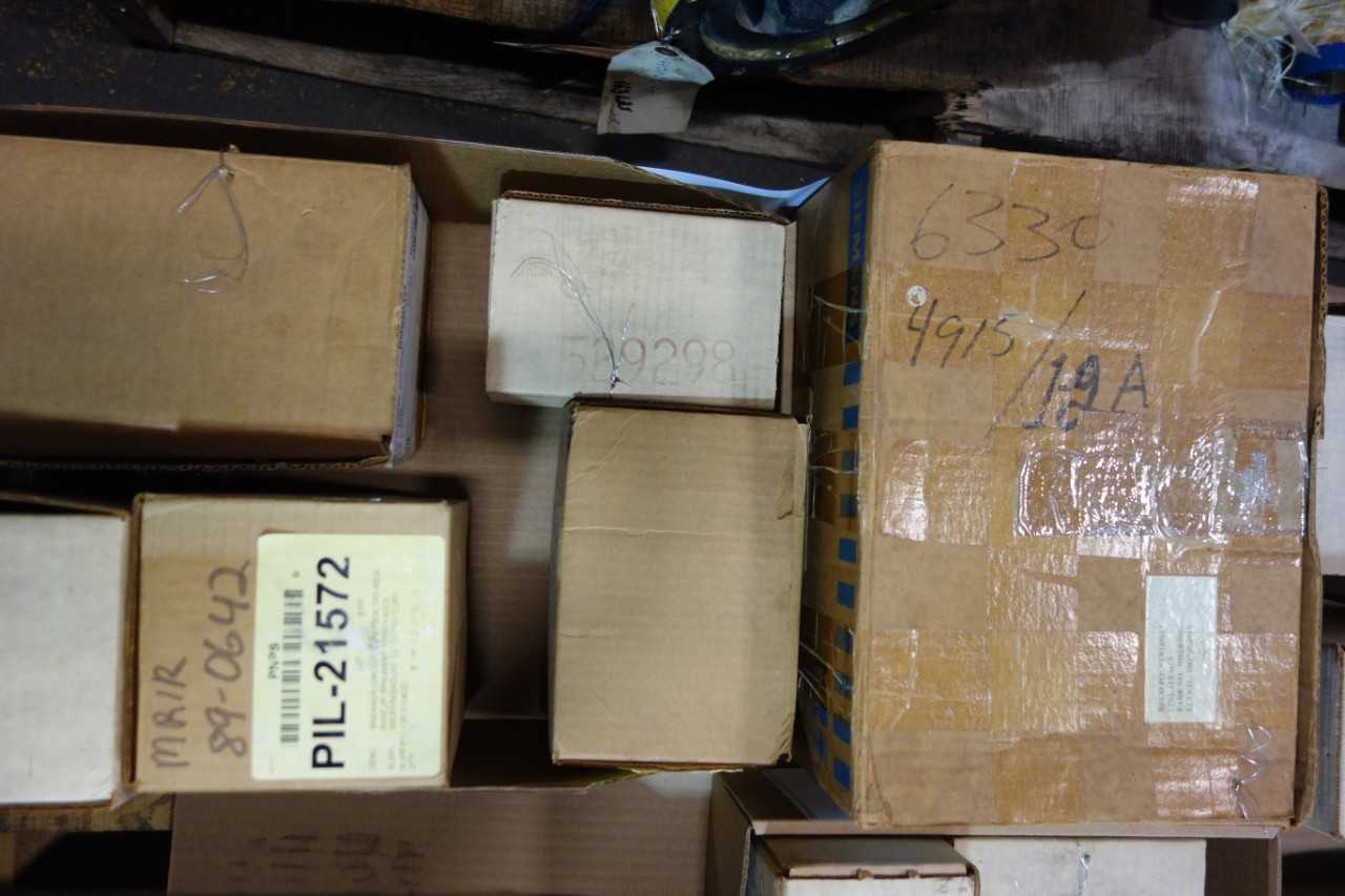 LOT OF AC VOLTAGE TRANSFORMERS, MOLDED CASE CIRCUIT BREAKERS- GENERAL SIGNAL, SIEMENS, WESTINGHOUSE - CIRCUIT BREAKERS
