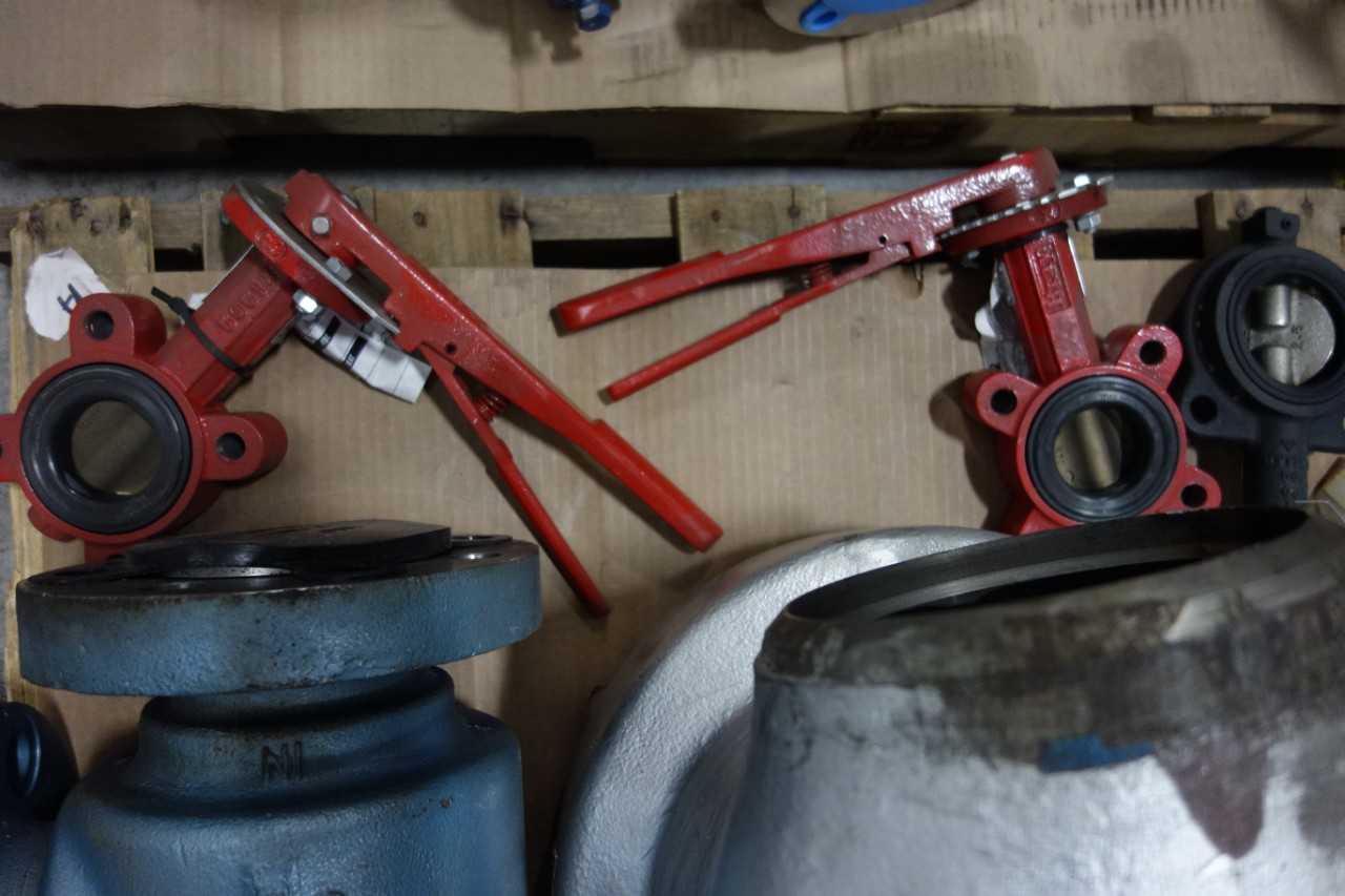 2 PALLETS OF ASSORTED VALVES AND VALVE ACCESSORIES - VALVES