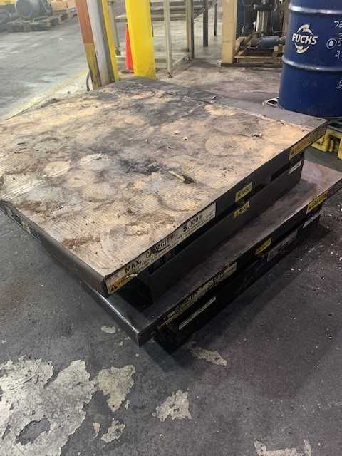 Lot of 2 Autoquip Lift Tables - MISCELLANEOUS Lot of 2 Autoquip Lift Tables - MISCELLANEOUS