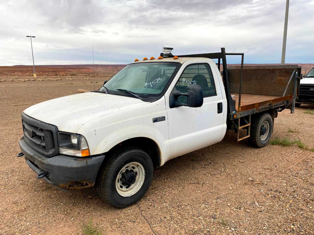 2004 Ford F-350 4X2 Regular Cab Flatbed Pickup Truck w/ Lift Gate - HYDRO EXCAVATOR TRUCKS