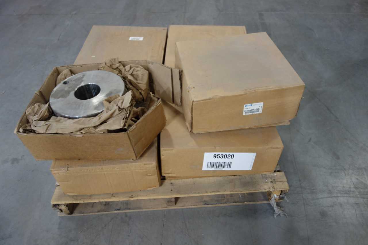 1 PALLET OF ASSORTED LOVEJOY SLEEVES AND HUBS - HUB