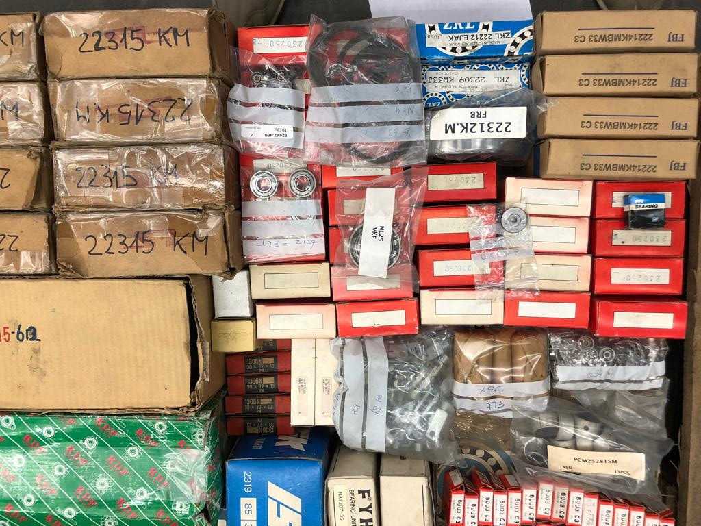 1 pallet of assorted bearings - BEARINGS