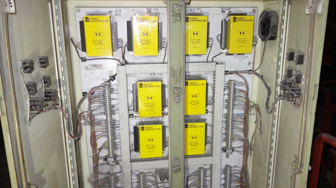 FORNEY D-354889 BURNER MANAGEMENT CONTROL PANEL W/ 8X PM DR-6101E DUAL RANGE AMPLIFIER - ELECTRICAL COMPONENTS