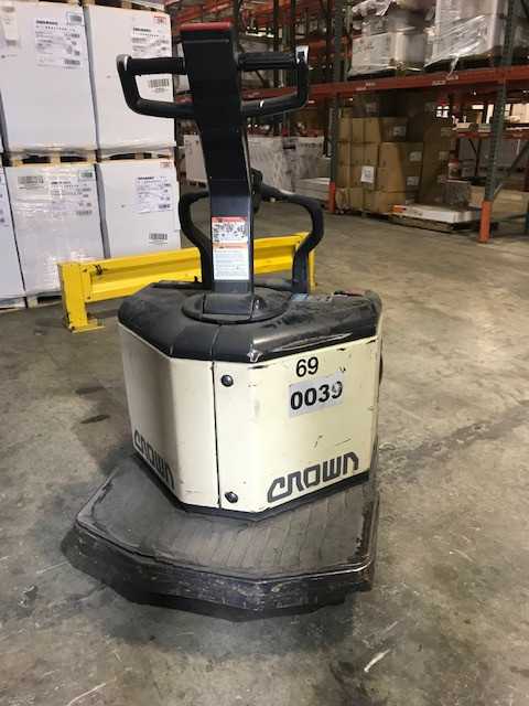 1996 Crown Ride on Powered Pallet Jack, Little Rock, AR - ELECTRIC PALLET JACKS