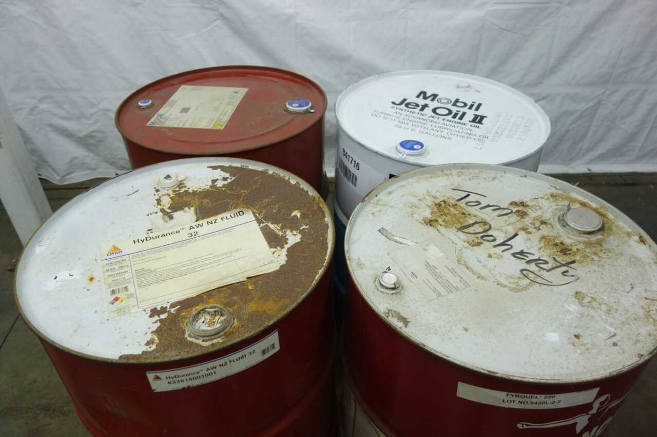 LOT OF 4 ASSORTED 55 GALLON DRUMS OF HYDRAULIC OIL - ELECTRIC POWER TOOLS