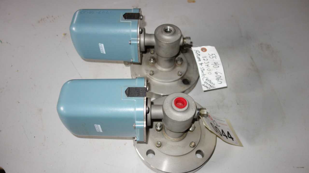 LOT OF 2 FOXBORO 13FA-MS31A5 LIQUID LEVEL TRANSMITTERS - INSTRUMENTATION