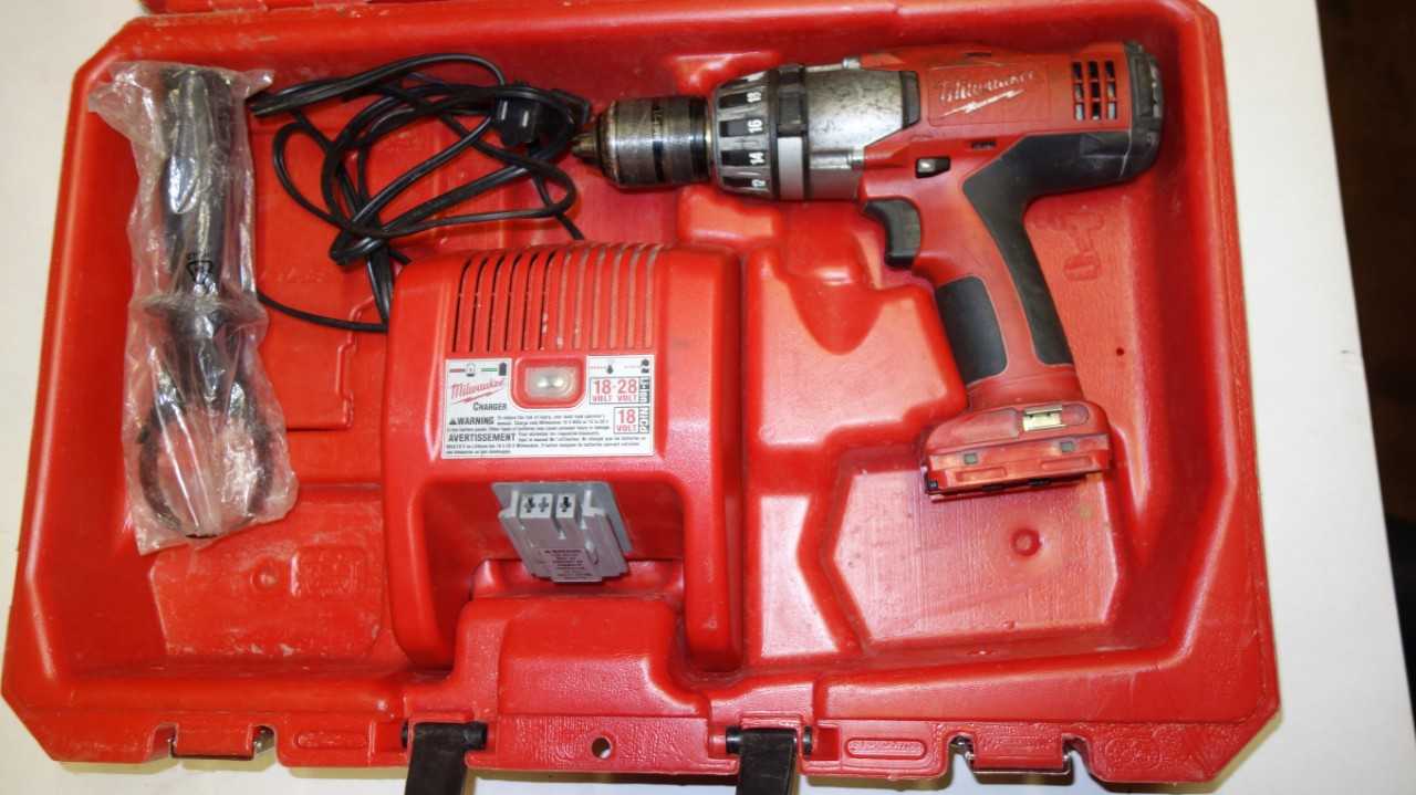 MILWAUKEE 0824-20 V18 CORDLESS HAMMER DRILL W/ CHARGER - ELECTRIC POWER TOOLS