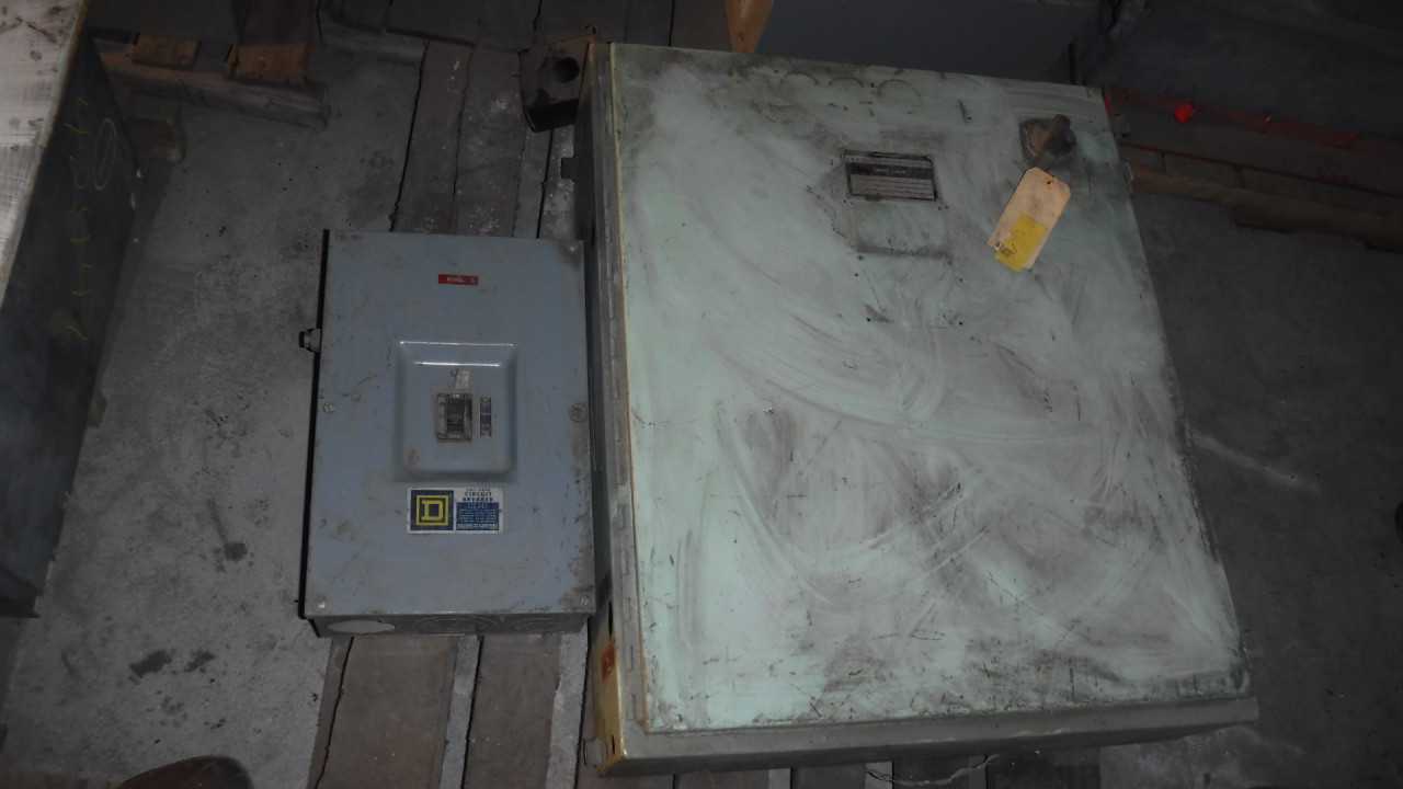115 Amp SquareD Circuit Breaker with Enclosure - DISCONNECT SWITCHES