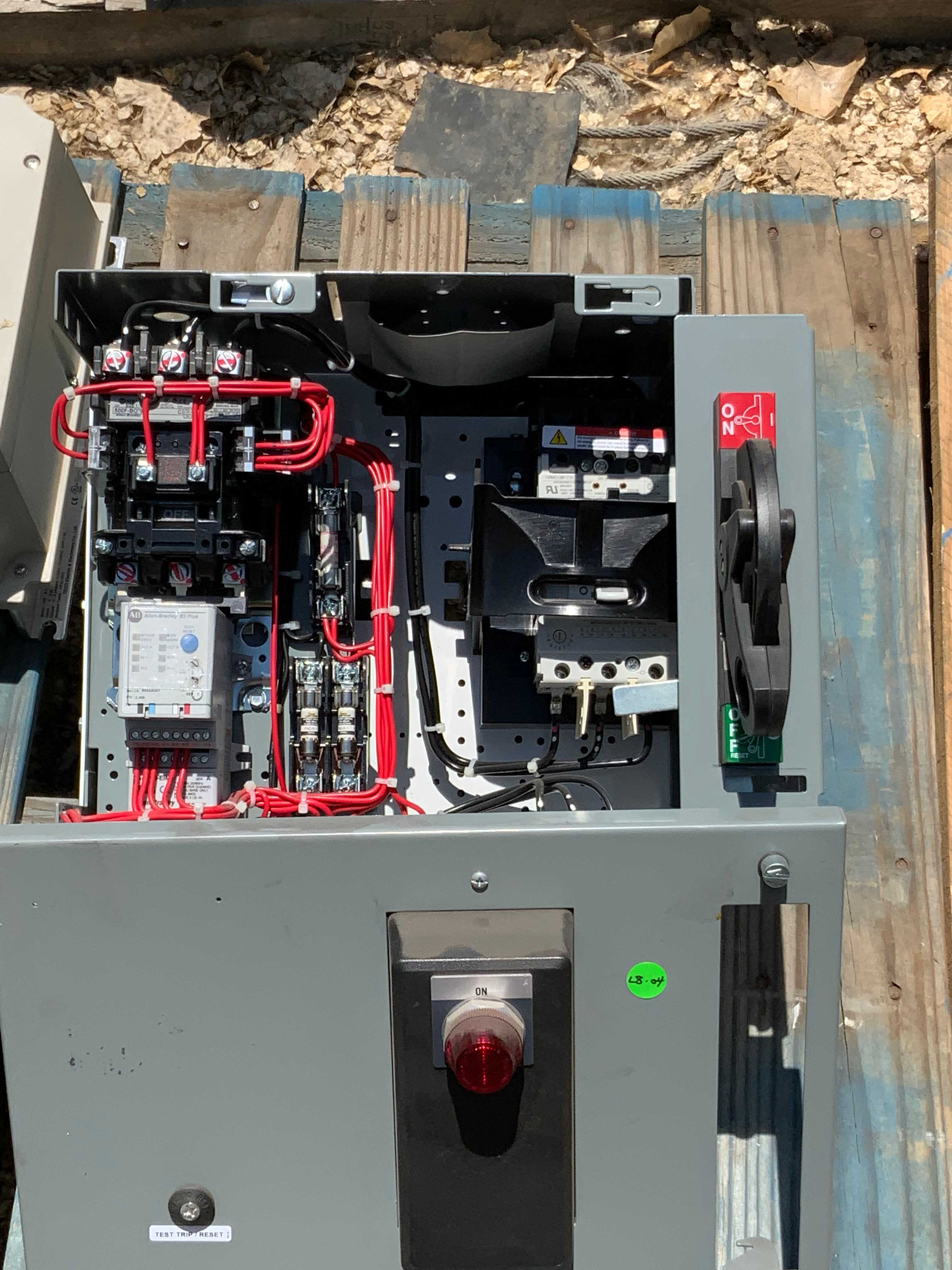 Lot of Teco and Allen-Bradley VFD and Switch/Bucket - MOTOR DRIVES