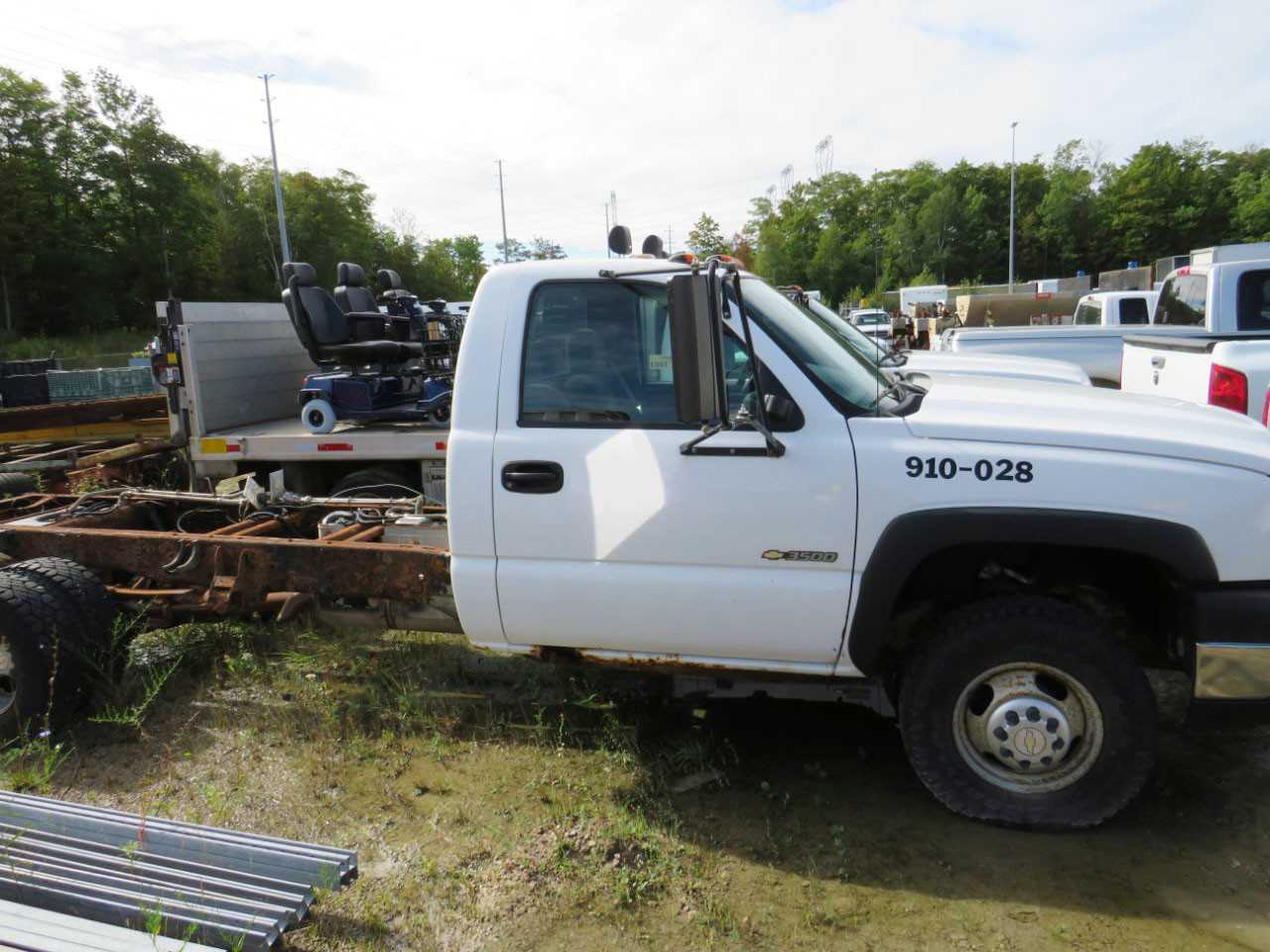 2005 CHEVROLET SILVERADO 3500 4X4 PICKUP DUALLY TRUCK - HYDRO EXCAVATOR TRUCKS