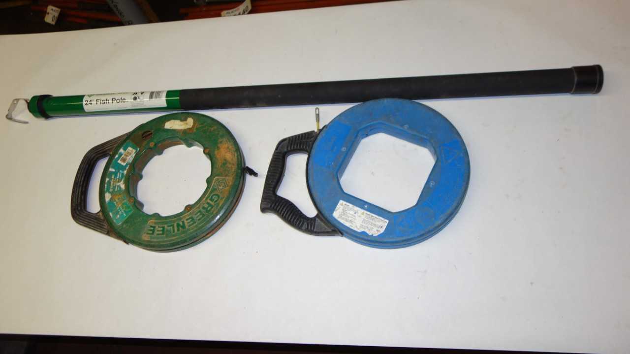 LOT OF 2 ASSORTED STEEL FISH TAPE W/ GREENLEE FP24 FISH POLE, GREENLEE 438-10, IDEAL - ELECTRIC POWER TOOLS