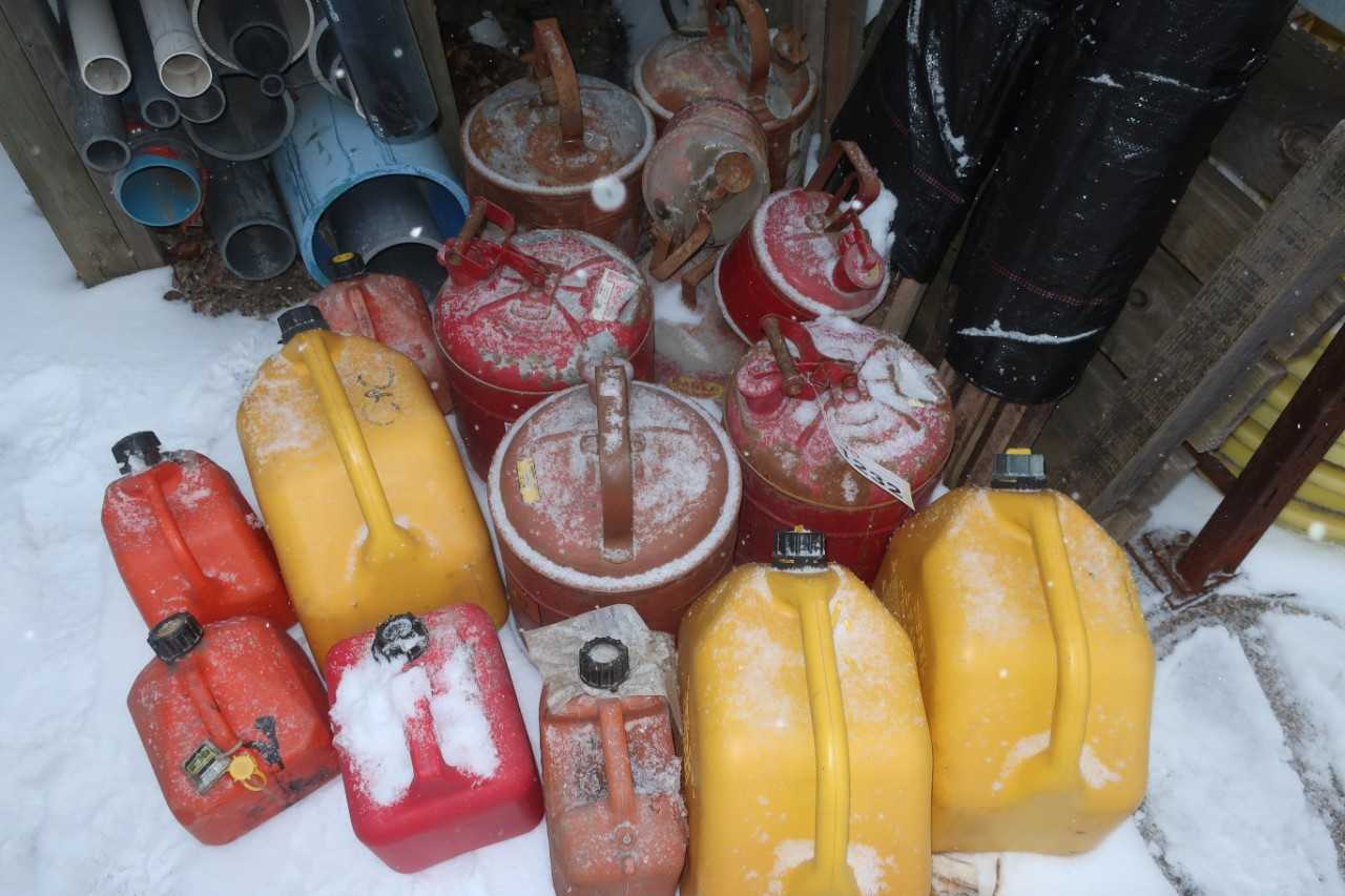 LOT OF ASSORTED GAS CANS - ELECTRIC POWER TOOLS