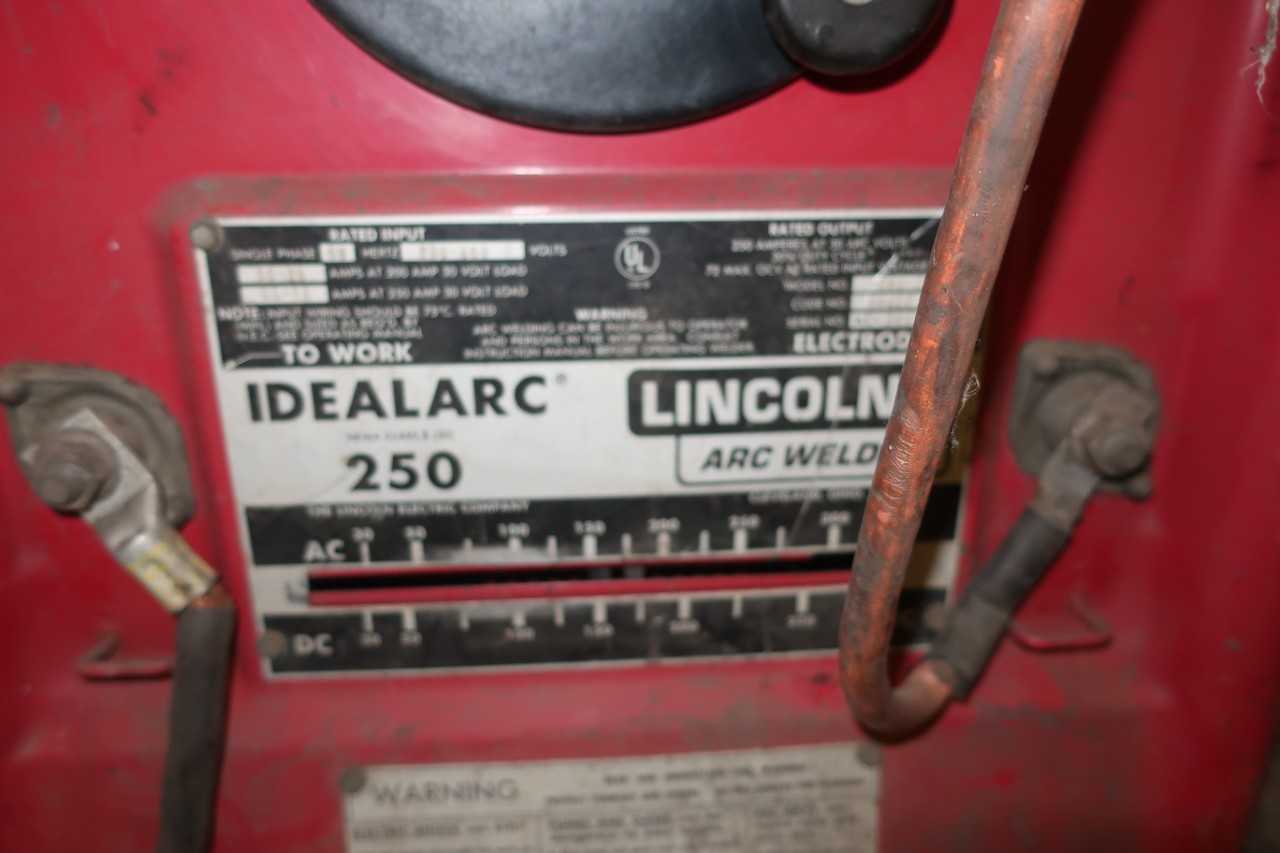 LINCOLN 250-250 ARC WELDER - ARC WELDERS