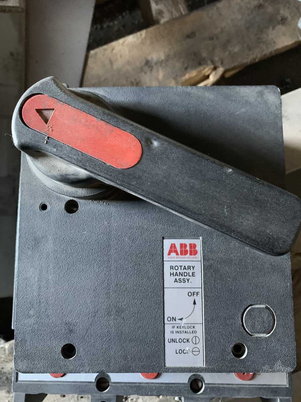 Two 600 Amp ABB Circuit Breakers - CIRCUIT BREAKERS