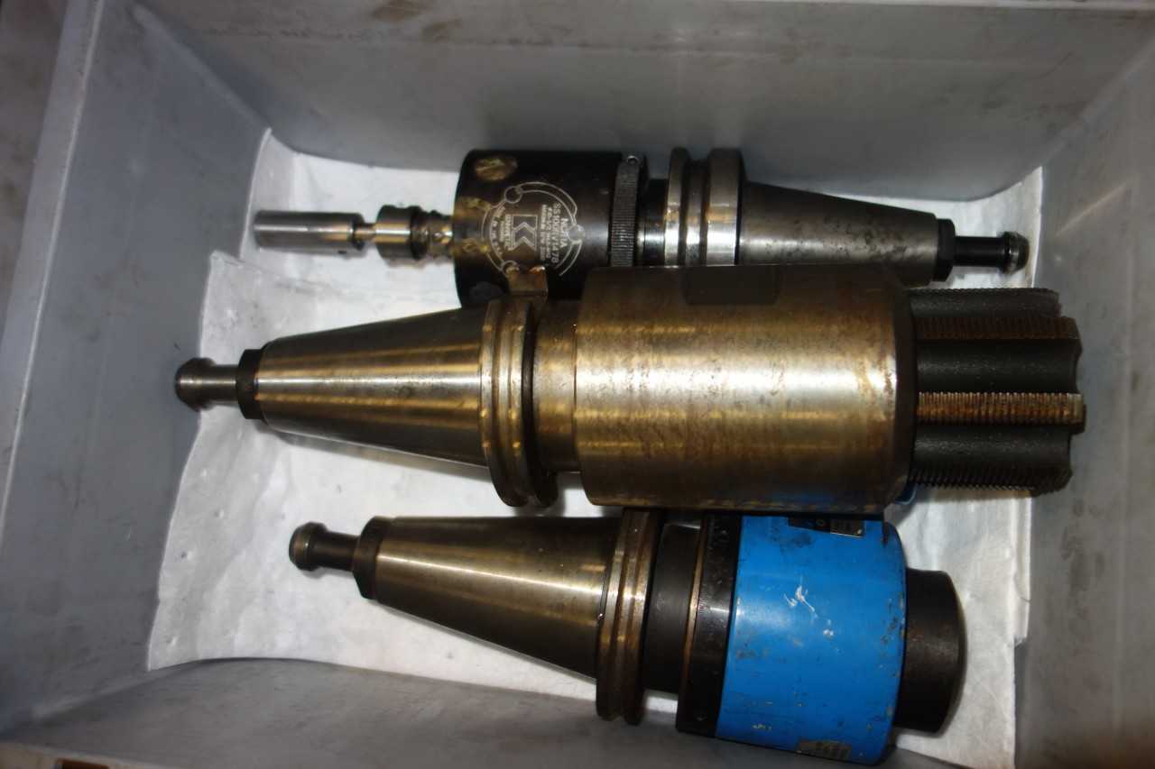 LOT OF ASSORTED CAT 50 TOOL HOLDERS - MACHINING ACCESSORIES & TOOLING