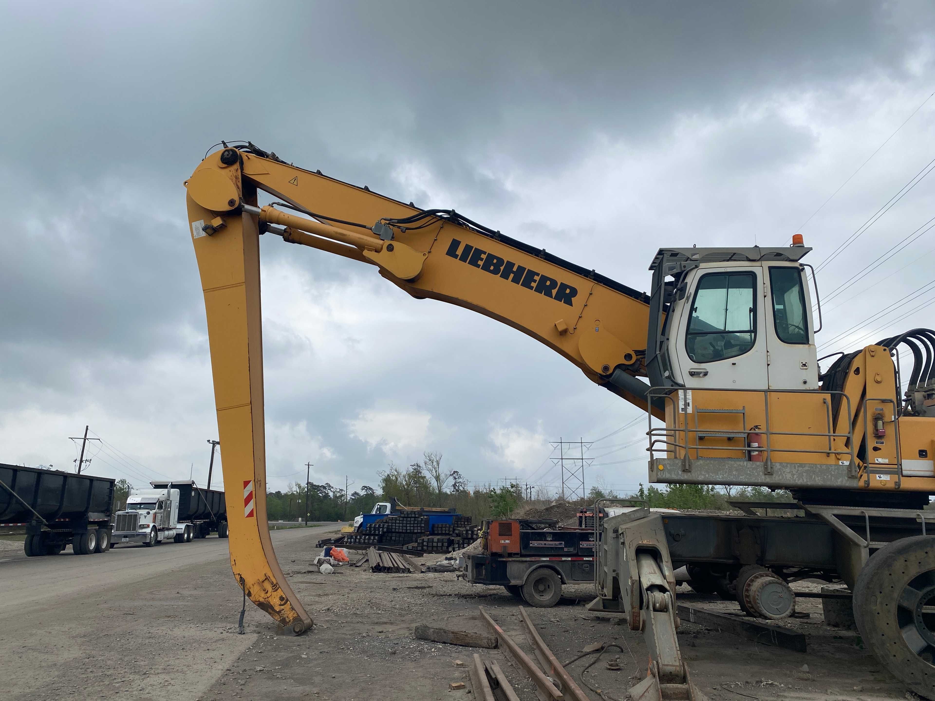 2011 Liebherr 954 hydraulic excavator - EXCAVATORS