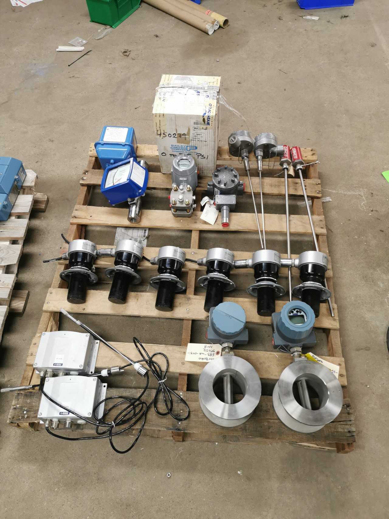 Pallet of sensors & gages - INSTRUMENTATION