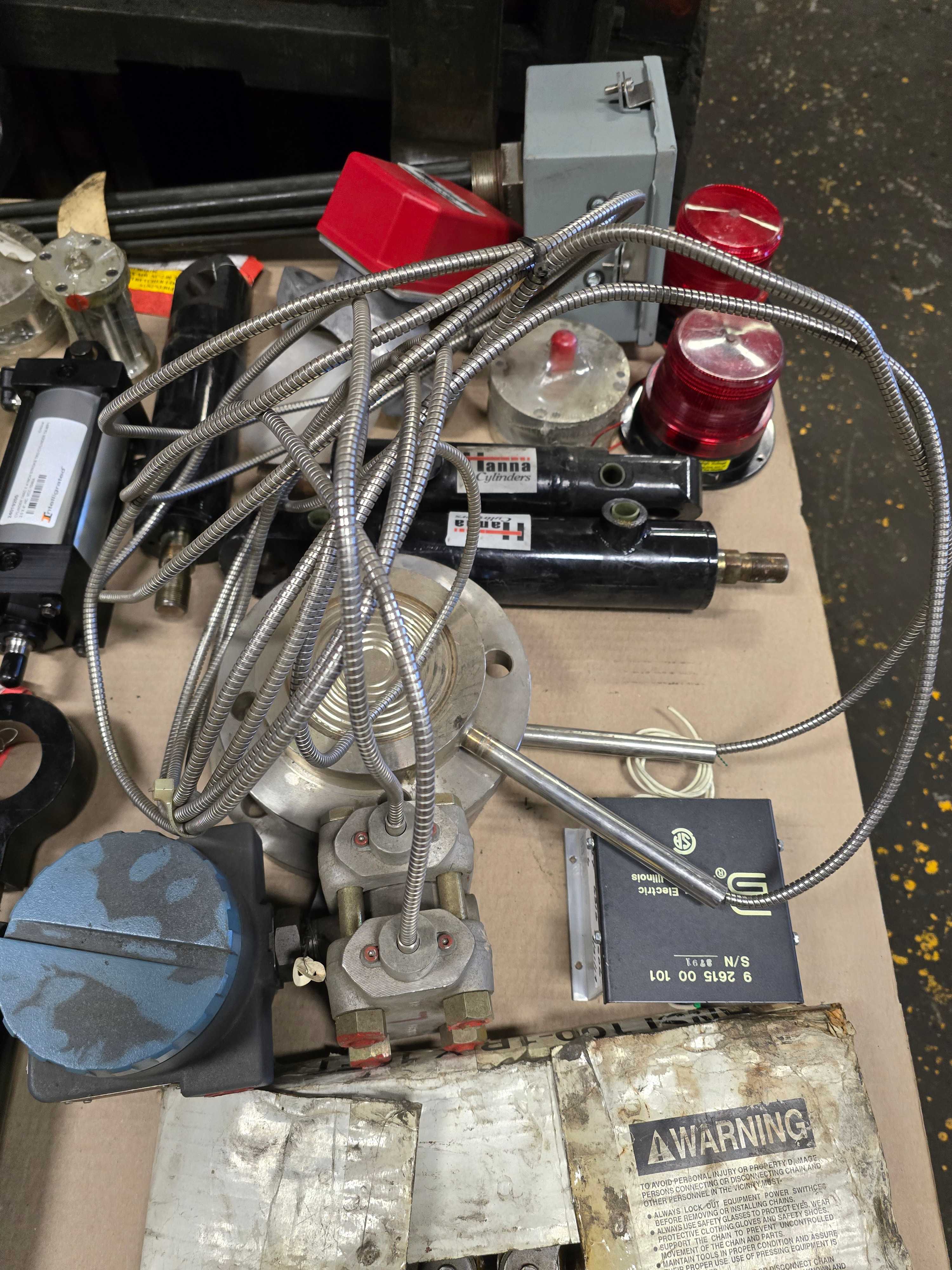 LOT OF INDUSTRIAL & ELECTRICAL PARTS - INDUSTRIAL PARTS