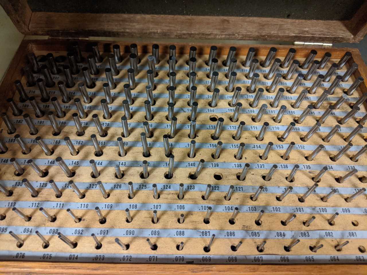 Lot of 2 Shelves Collets, Plug Gages, Milling Parts, and Drill Bits - ELECTRIC POWER TOOLS Lot of 2 Shelves Collets, Plug Gages, Milling Parts, and Drill Bits - ELECTRIC POWER TOOLS