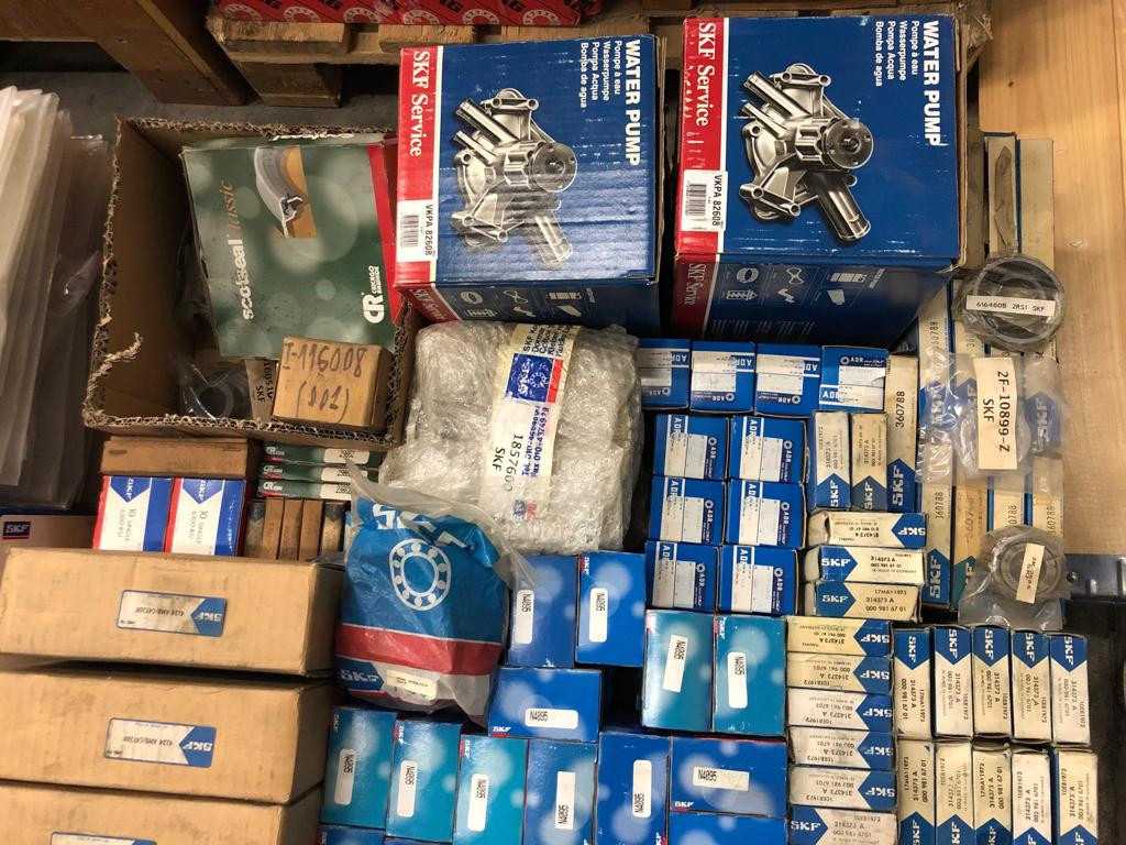 1 pallet of assorted bearings - BEARINGS
