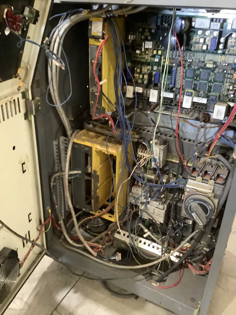 Lot of 1 Fanuc R2000iA-165R (no guarantee functionality) - INDUSTRIAL ROBOTS