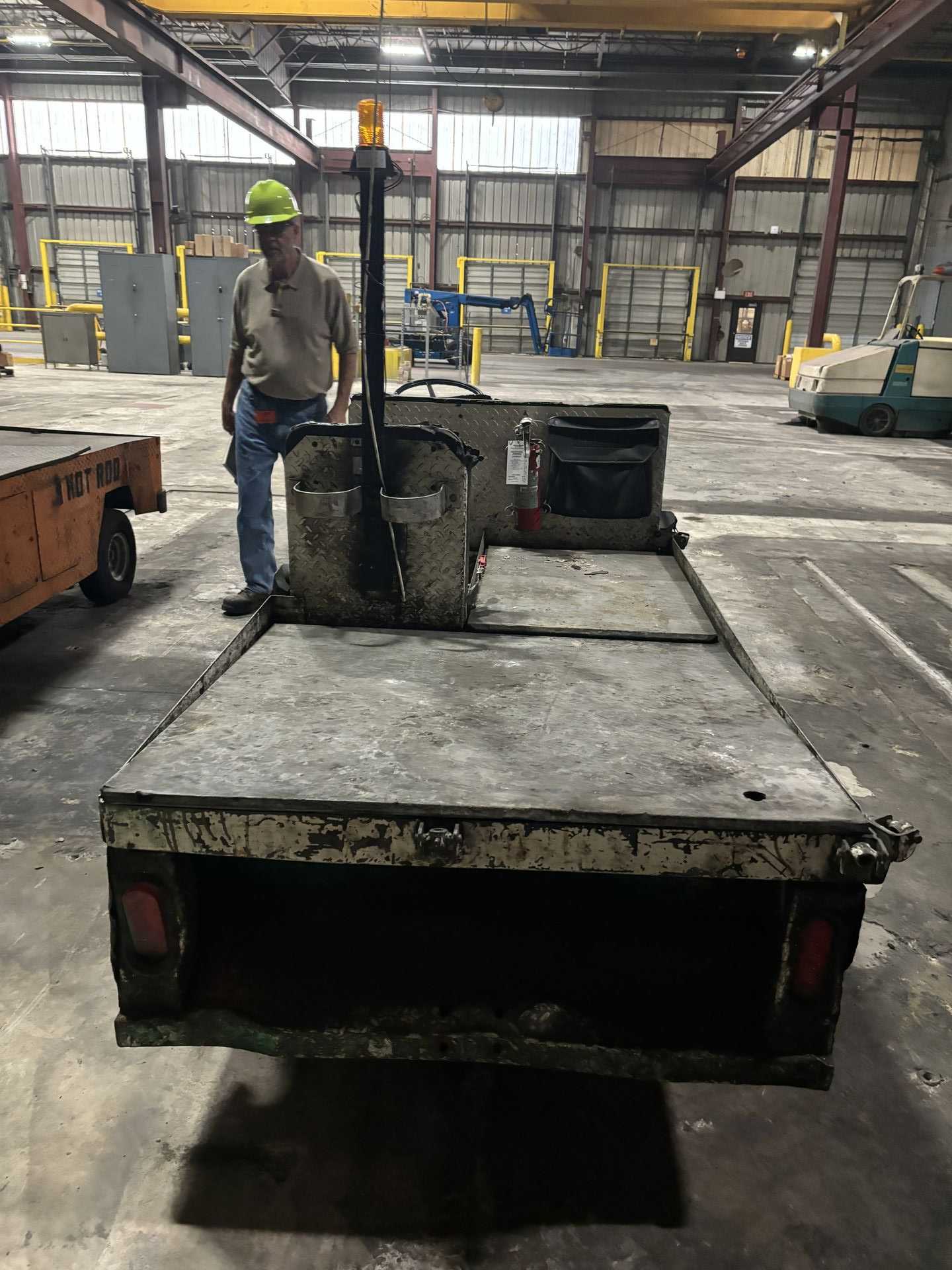 TAYLOR-DUNN UTILITY VEHICLE - UTILITY VEHICLES
