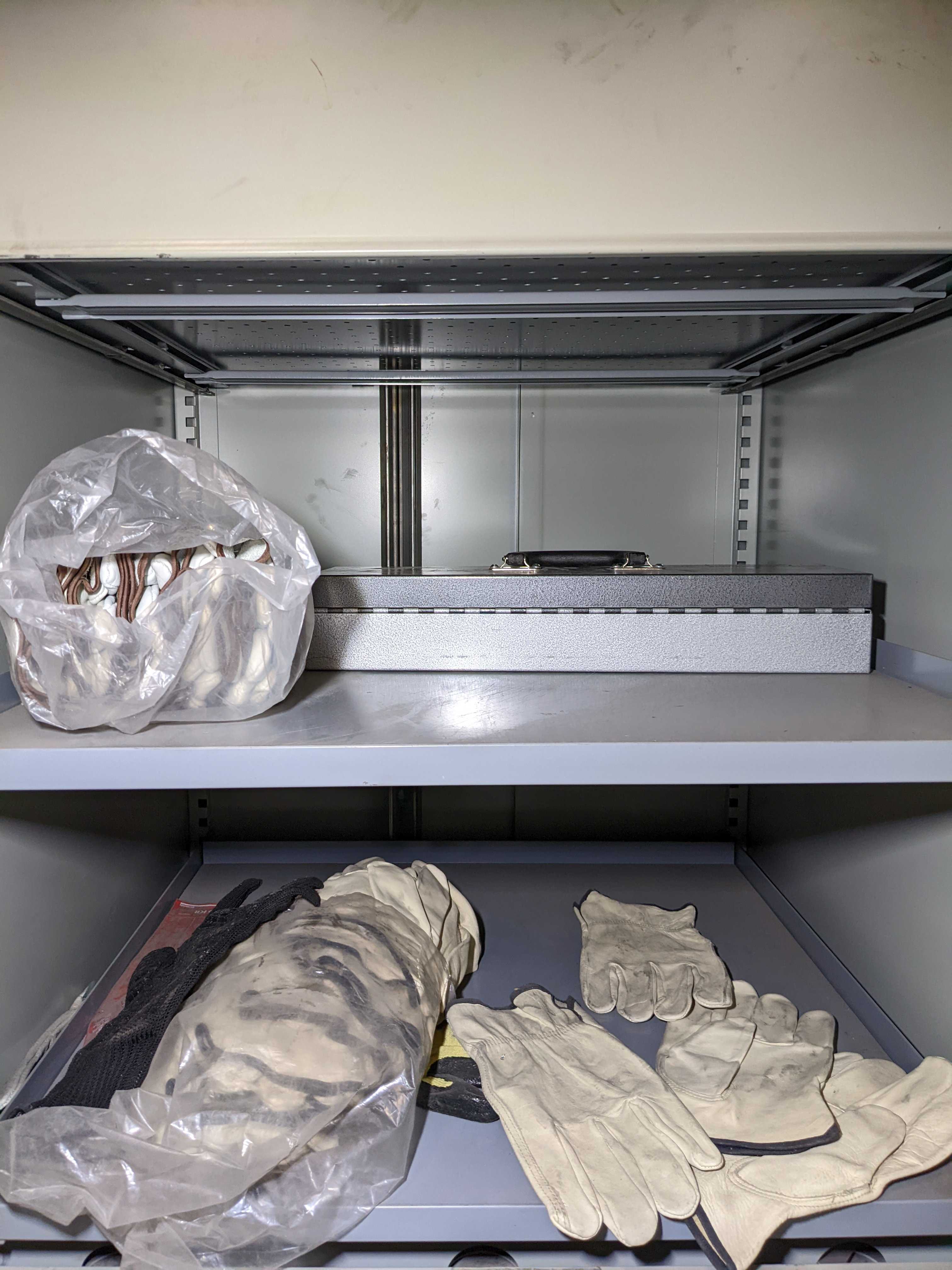 CONTENTS OF CABINET - ELECTRIC POWER TOOLS