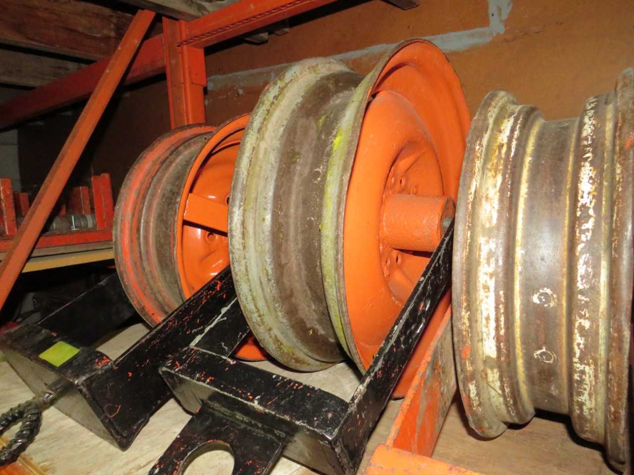 LOT OF 7 ASSORTED CHAIN TYPE CABLE SHEAVES - TRAILER MOUNTED EQUIPMENT