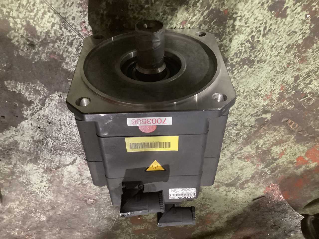 Lot of 2 KUKA 1FK7101-5AZ91-1ZZ9-Z S06 (7003506) Servo Motor - SERVO