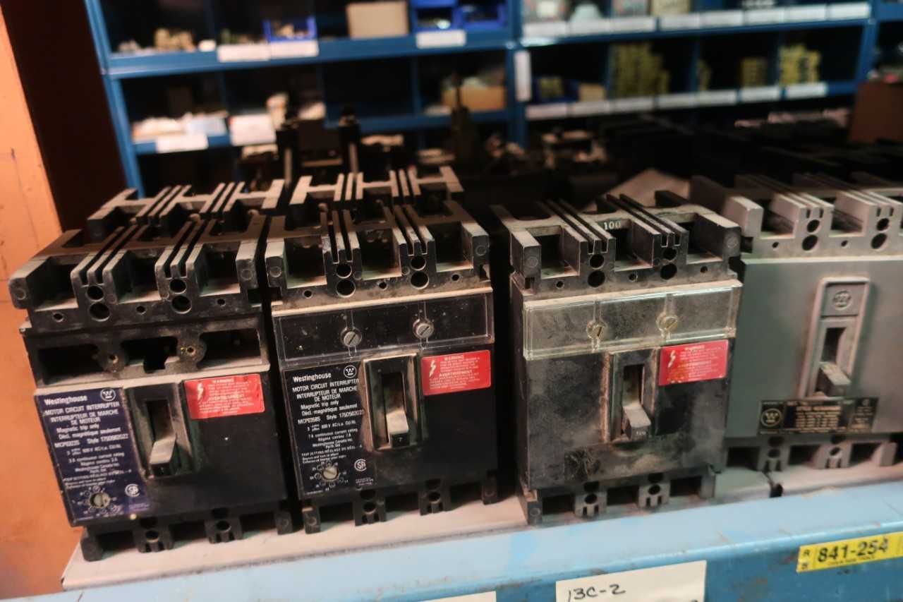 LOT OF ASSORTED WESTINGHOUSE 3P CIRCUIT BREAKERS - CIRCUIT BREAKERS