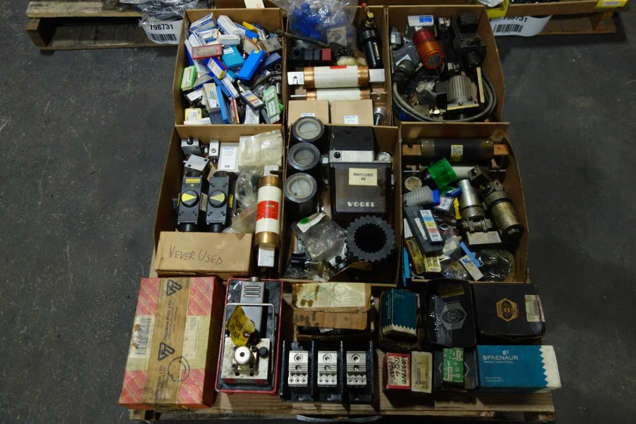 3 PALLETS INDUSTRIAL MRO SURPLUS  HYDRAULIC REPLACEMENT PARTS  VICKERS  PARKER - INDUSTRIAL PARTS