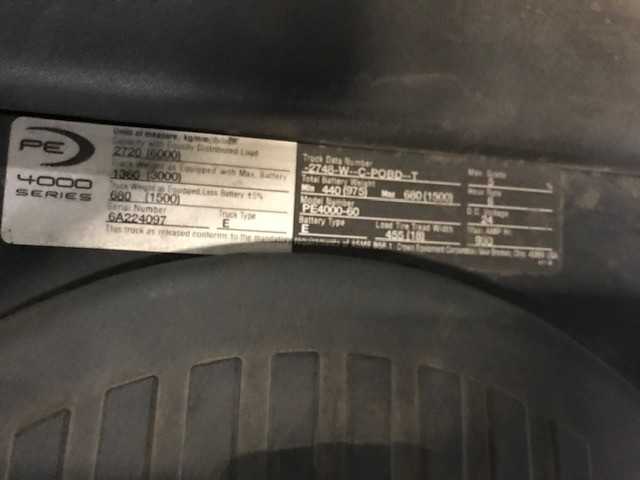 2005 Crown PE4000-60 rider pallet jack, Grand Rapids, MI - MANUAL PALLET JACKS