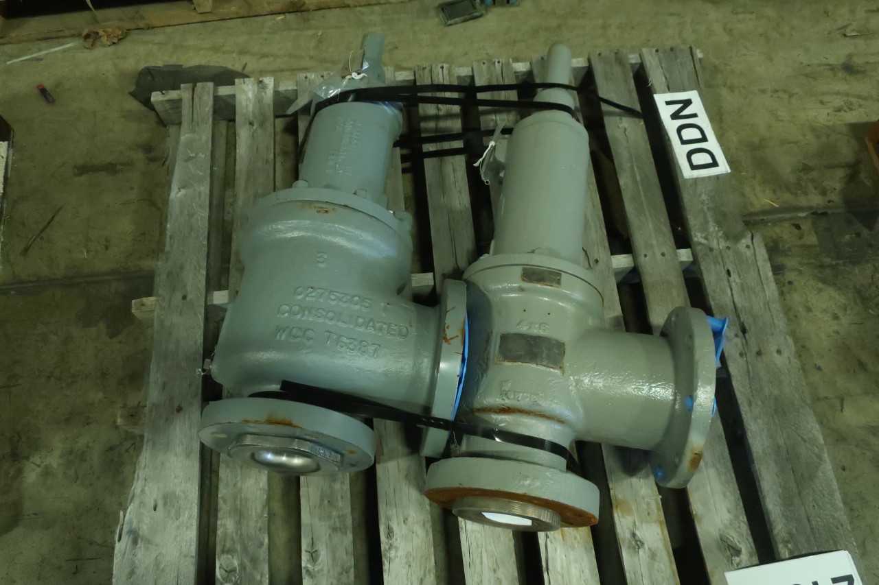 LOT OF 2 RELIEF VALVES 125220-D0W, 1906-30PT-2-CC - RELIEF VALVE