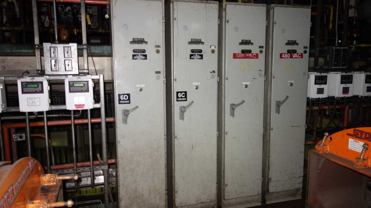 LOT OF 8 ALLEN BRADLEY POWERFLEX 70 DRIVE FEEDERS - MOTOR DRIVES