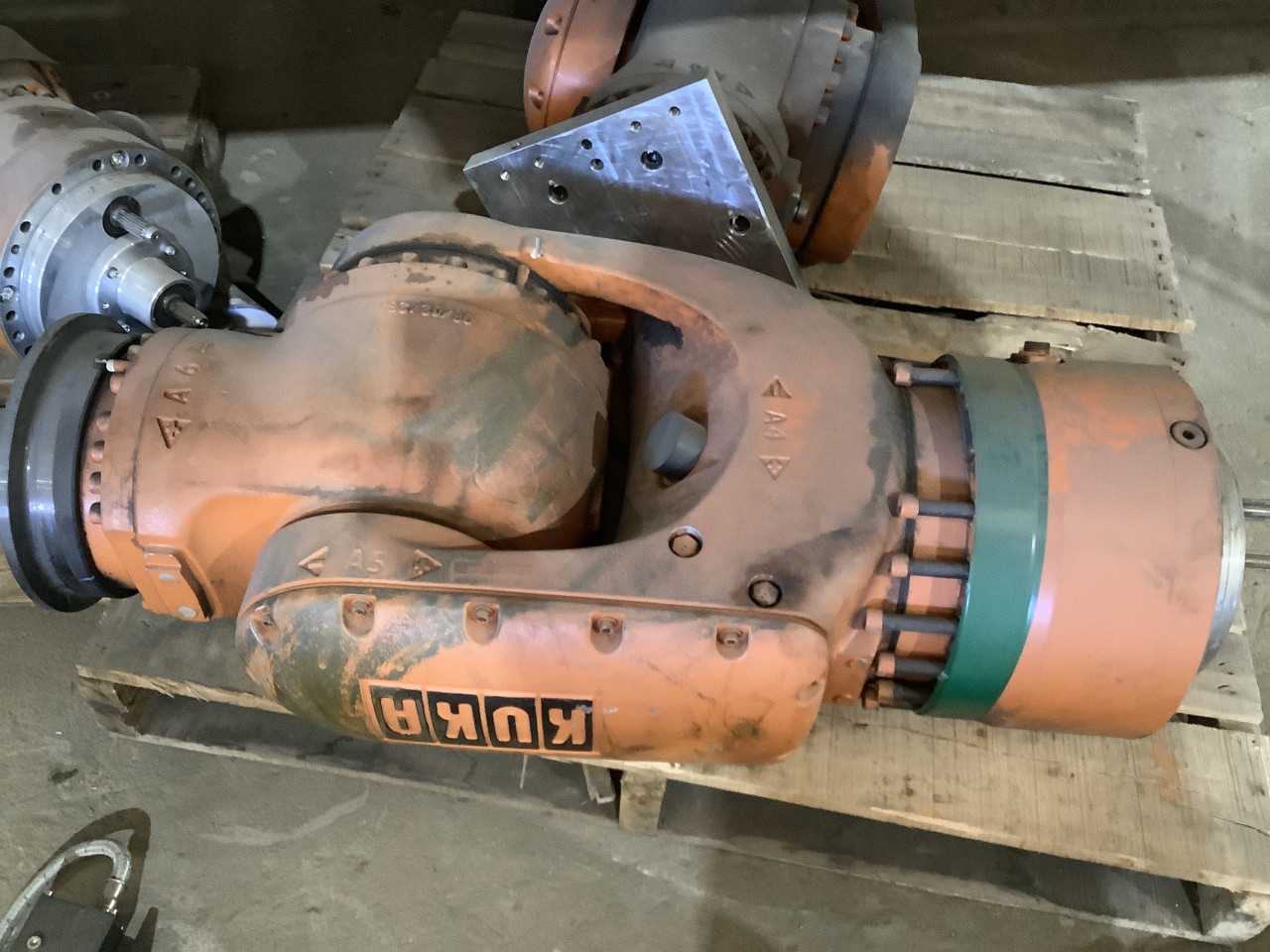 Lot of 1 Kuka Robot wrist 00-108-620 - INDUSTRIAL ROBOTS
