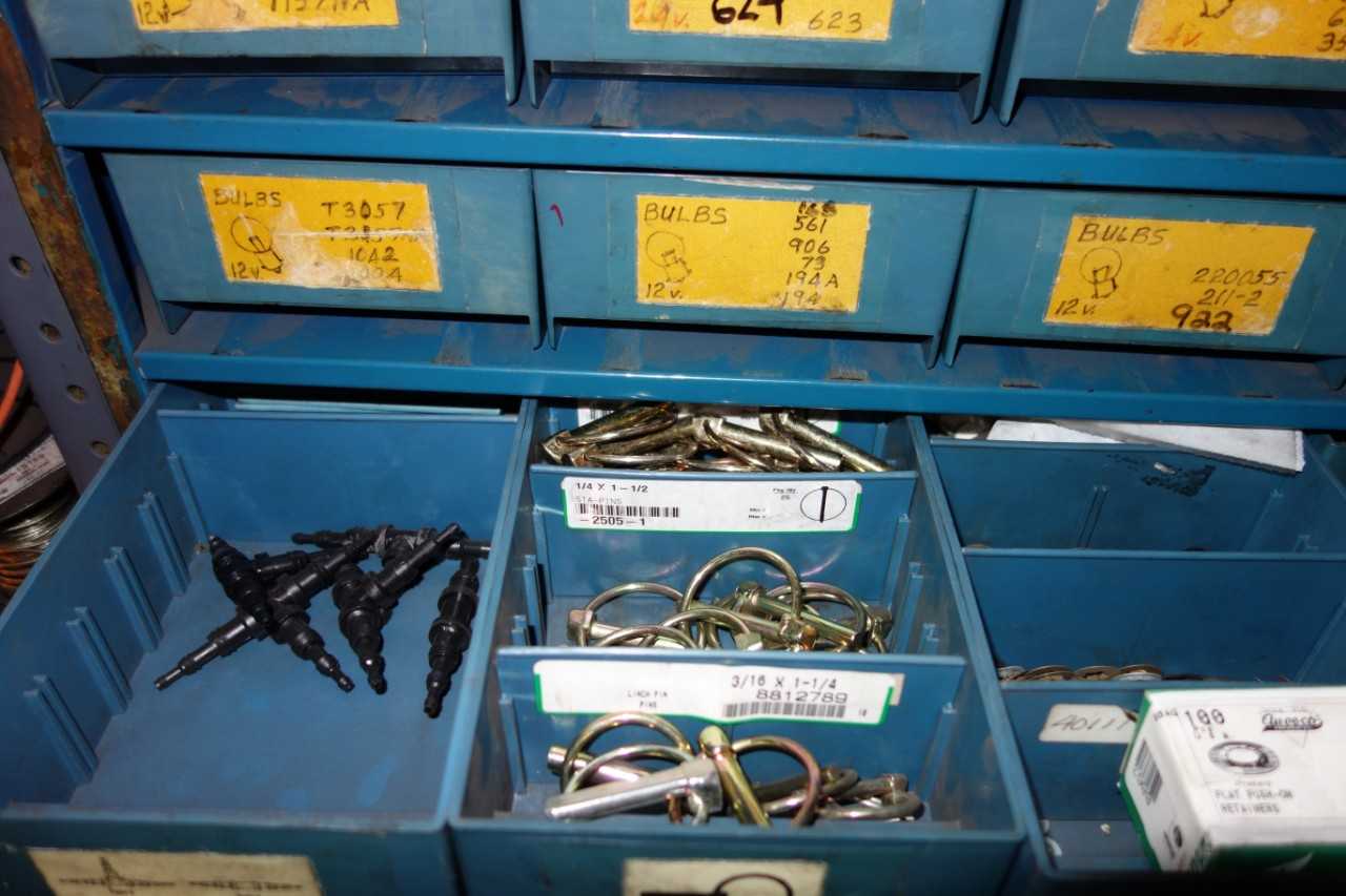 CONTENTS WITH TOOLBOX, LIGHTING BULBS - LIGHTING