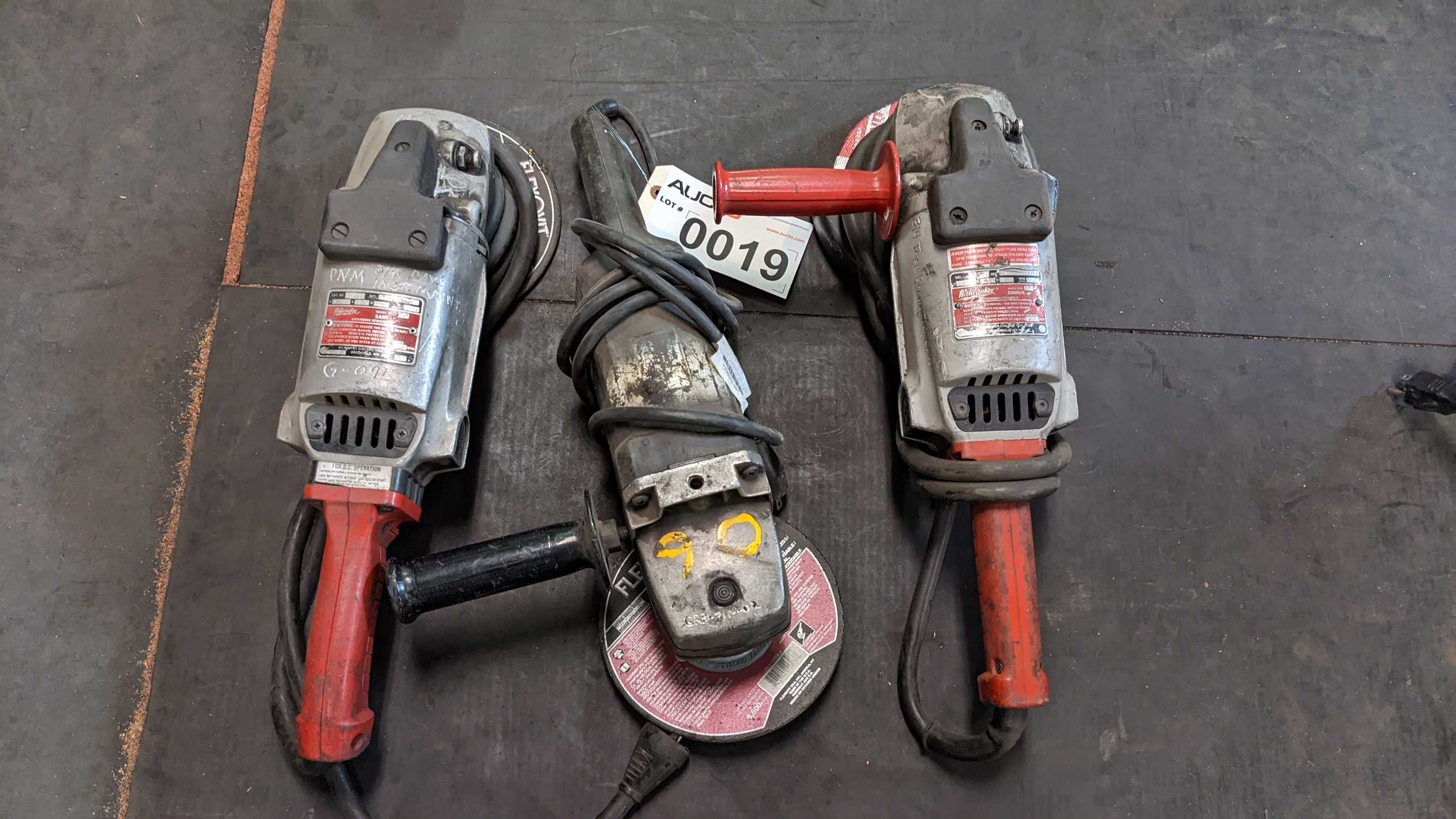 LOT OF 3 SANDERS, GRINDERS - ELECTRIC POWER TOOLS
