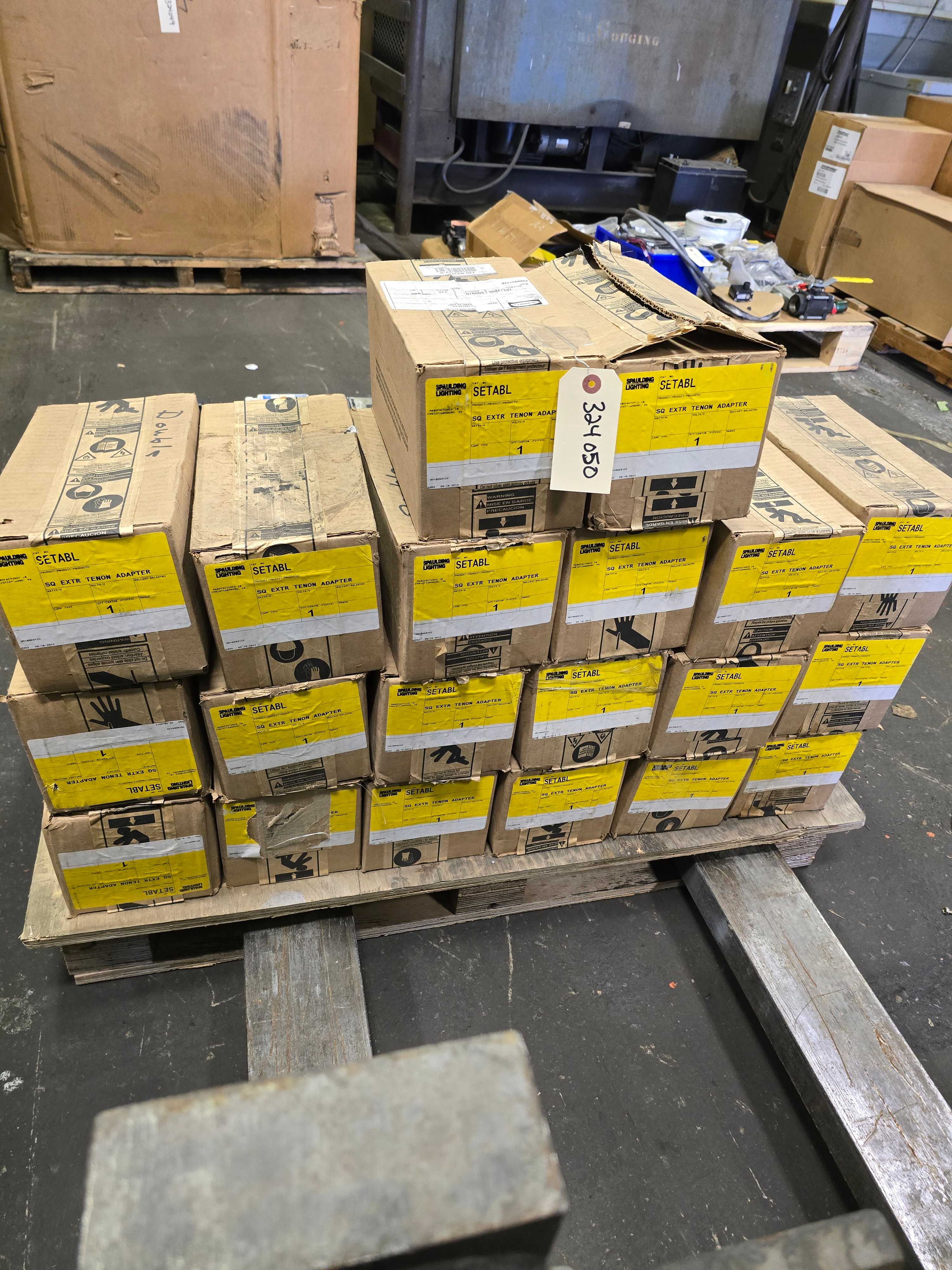 LOT OF SPAULDING LIGHTING SETABL SQ EXTR TENON ADAPTERS - QTY 20 - INDUSTRIAL PARTS LOT OF SPAULDING LIGHTING SETABL SQ EXTR TENON ADAPTERS - QTY 20 - INDUSTRIAL PARTS