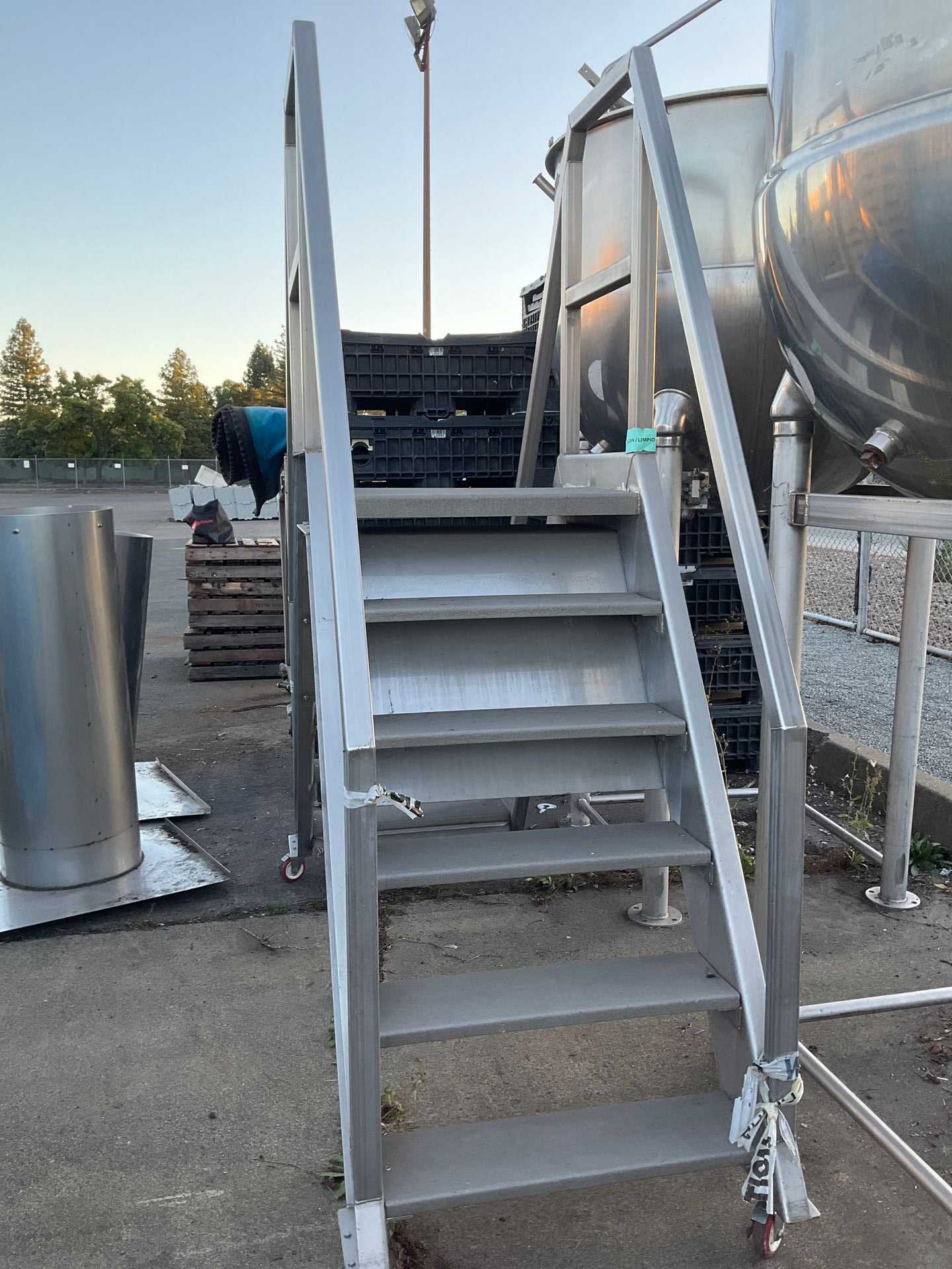 STAINLESS CROSSOVER STAIRS