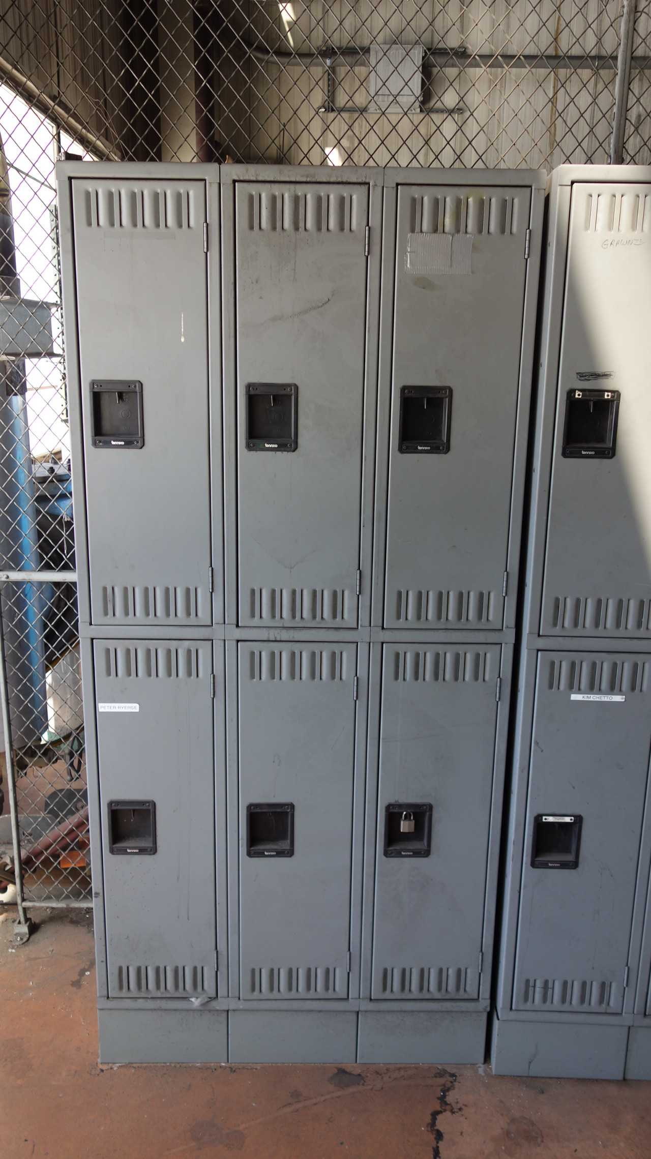 LOT OF 24 TENNSCO LOCKERS - ELECTRIC POWER TOOLS
