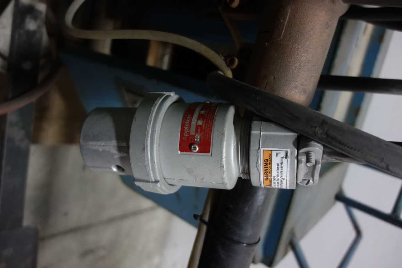 WESTERN ARCTRONICS SPOT WELDER WITH ACCESSORIES - WELDING EQUIPMENT