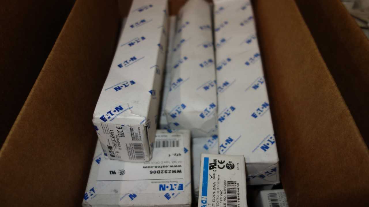 1 BOX OF EATON / CUTLER HAMMER ELECTRICAL - ELECTRICAL COMPONENTS