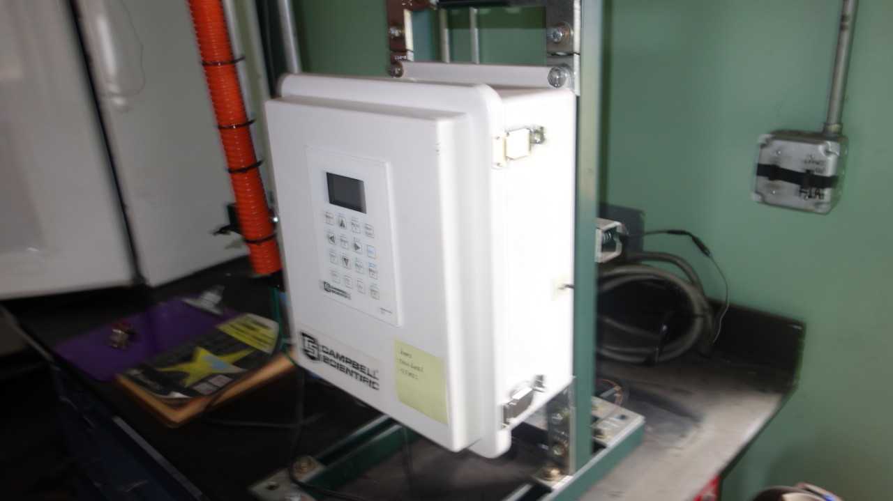 CAMPBELL SCIENTIFIC CR1000 DATALOGGER W/ CD100 - ELECTRICAL COMPONENTS