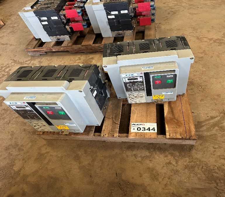 QTY 2 - EATON MAGNUM DS MDS632 LOW VOLTAGE POWER CIRCUIT BREAKER - LOW VOLTAGE CIRCUIT BREAKERS