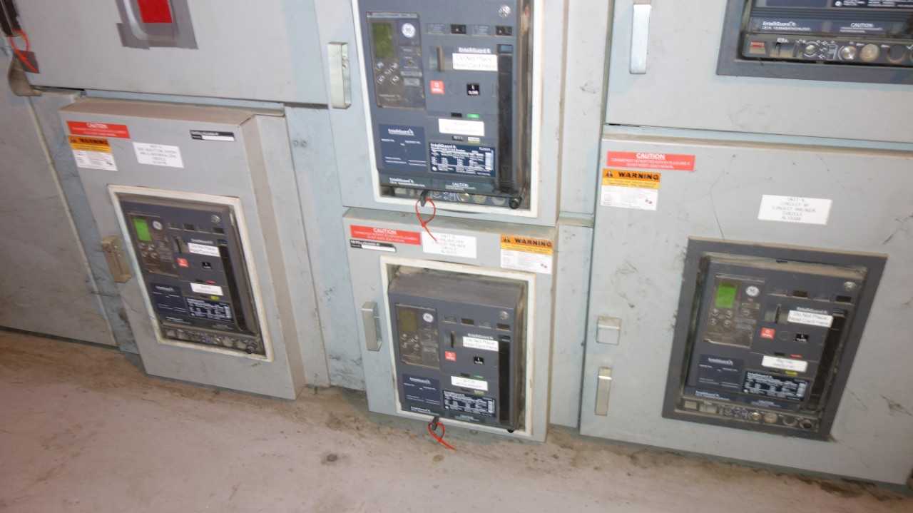 LOT OF 18 ASSORTED GENERAL ELECTRIC SWITCHGEAR BREAKER (BREAKERS ONLY)  DELAYED REMOVAL - CIRCUIT BREAKERS