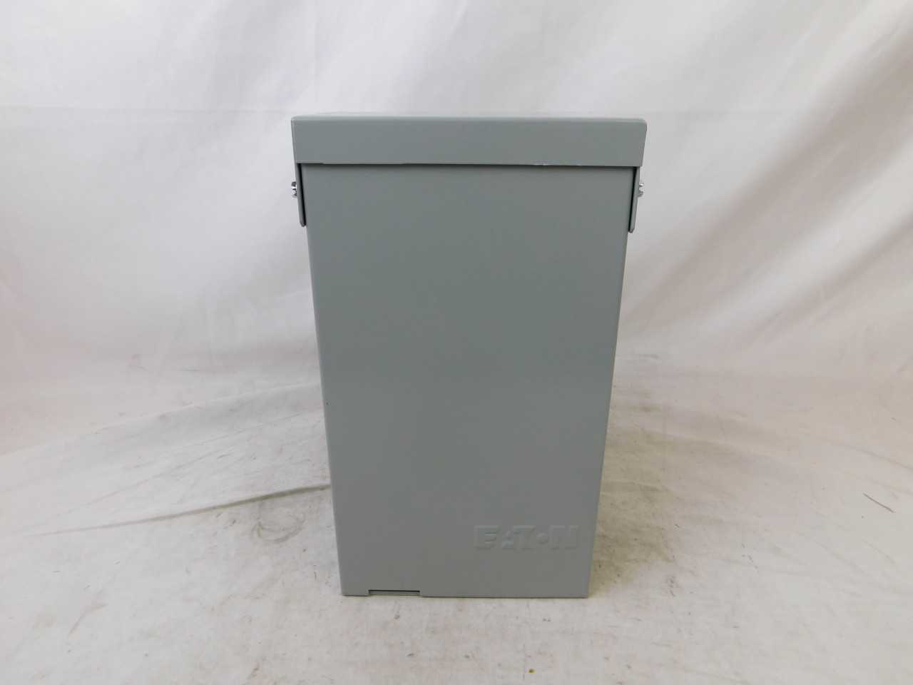 (1) Eaton DPU222RGF20WTST (1) Eaton BRPX8A40B2F (3) Eaton CHM1GS (2) Eaton 1004326DCH - CIRCUIT BREAKERS